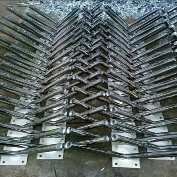 监狱围墙刀片刺网不锈钢304支架-出口大量现货