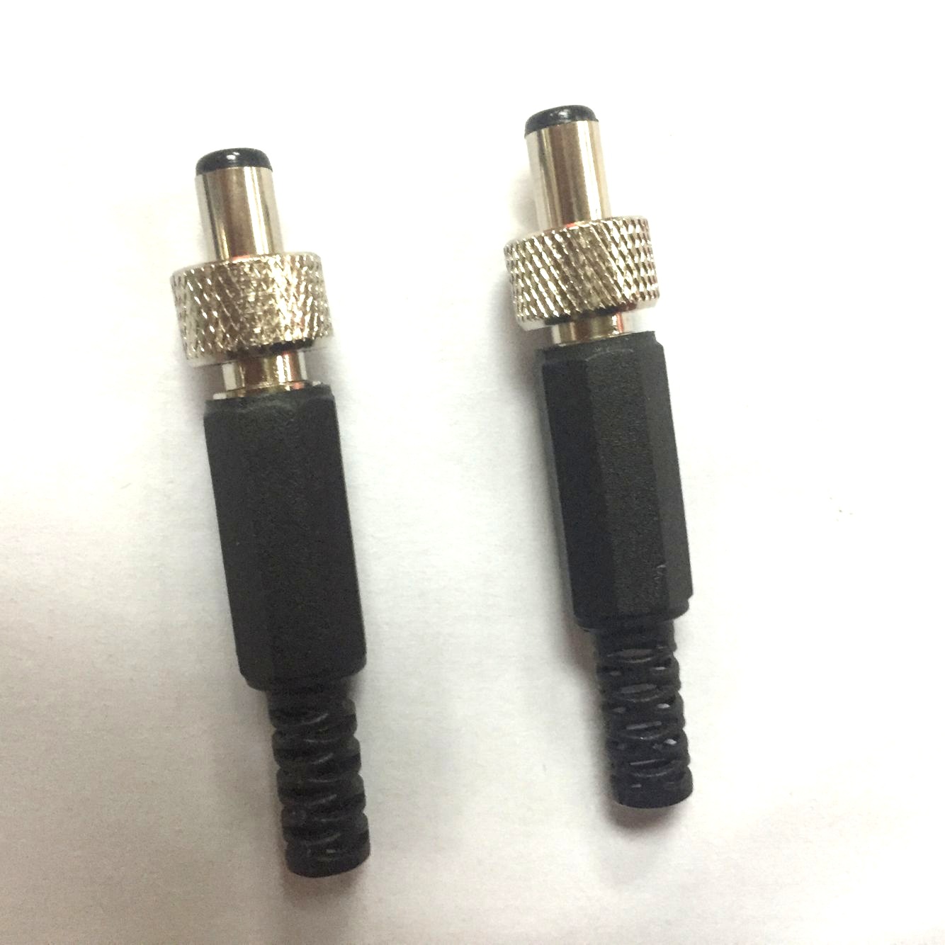 5.5*2.1带锁充电插头/5.5*2.1带锁电源插/DC2.1充电插头