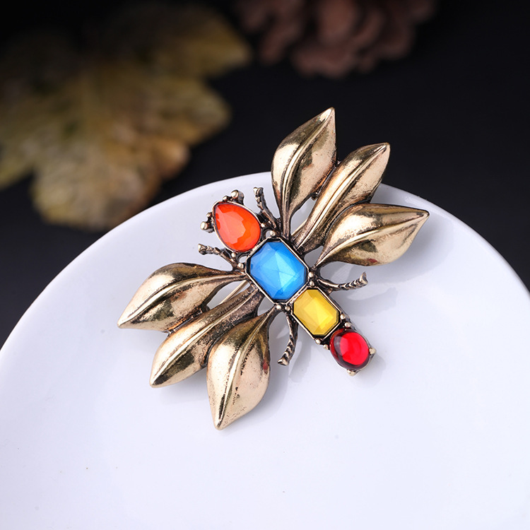 Fashion Diamond Cute Butterfly Women's Brooch display picture 7