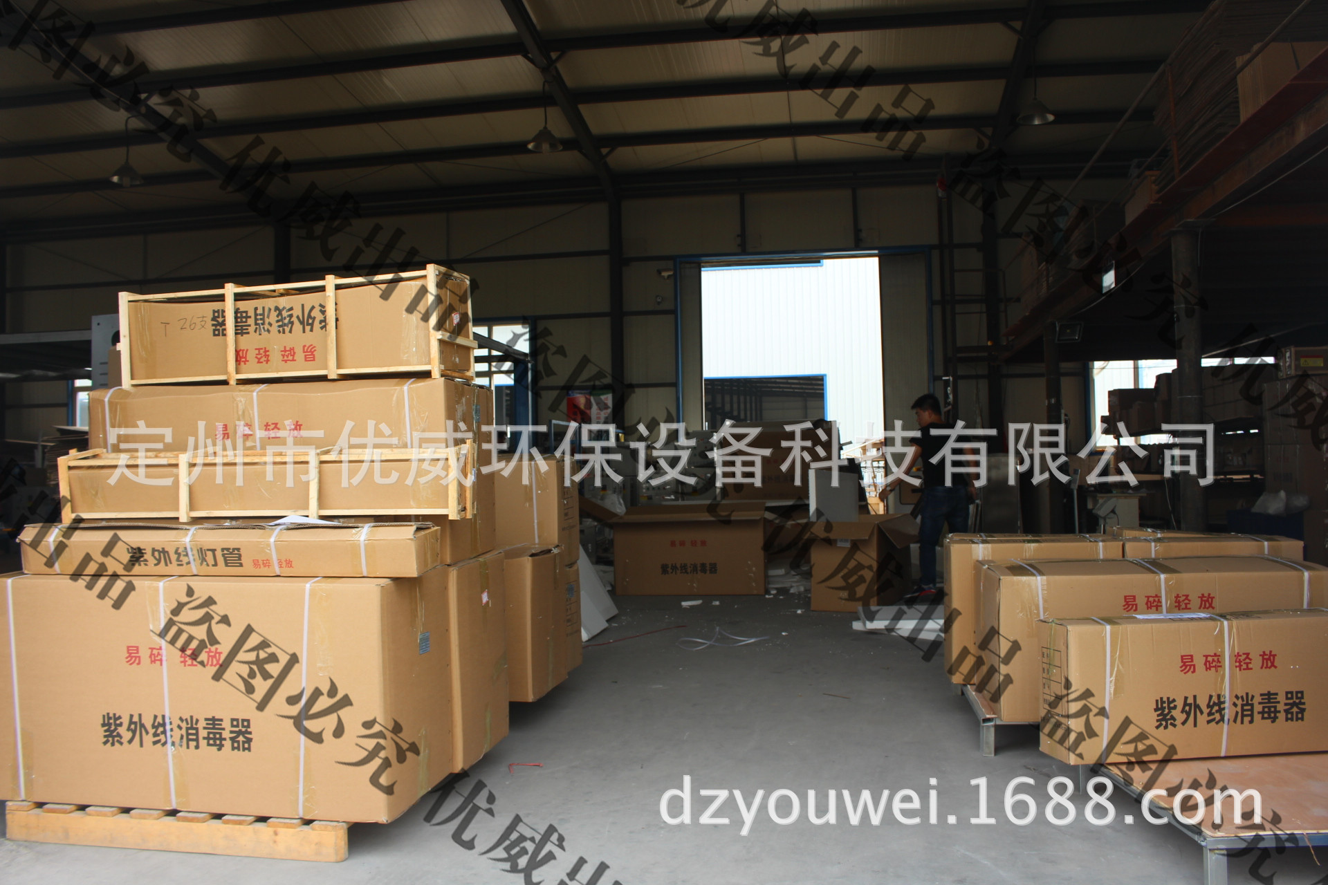 优威-红蚁很忙，挥汗如雨