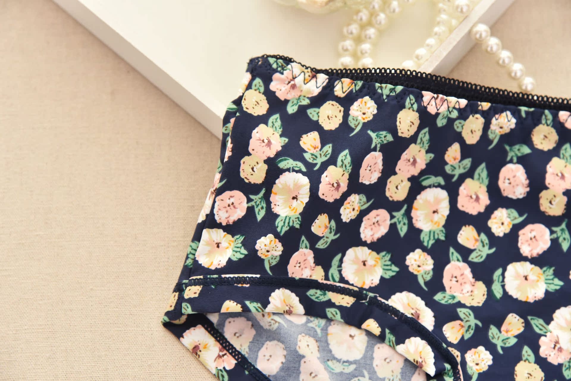 Slip jeunesse en soie Ice - Ref 654921 Image 41