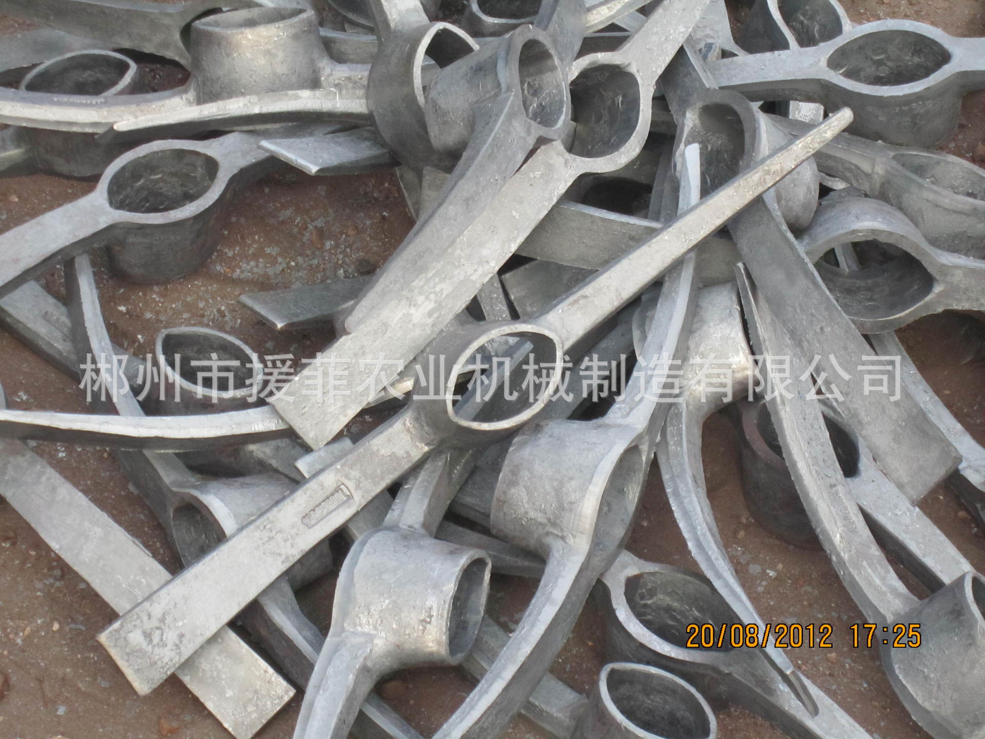 PICK出口南美锻打钢镐P401辊锻  钢镐木柄P406红色钢镐带木柄P407