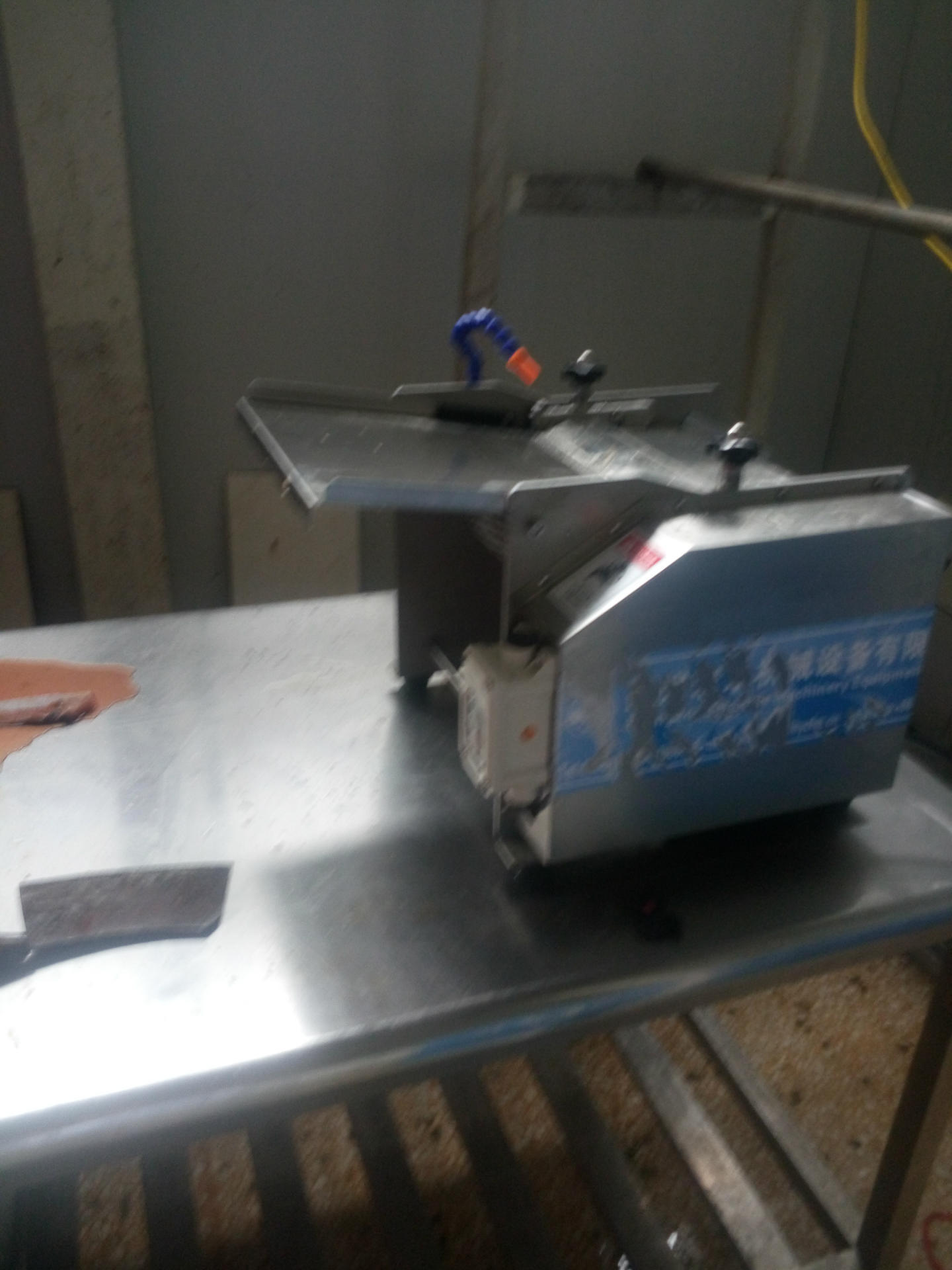 HL-全自動鲈魚脫皮機草魚鱿魚去皮機台式去魚皮機