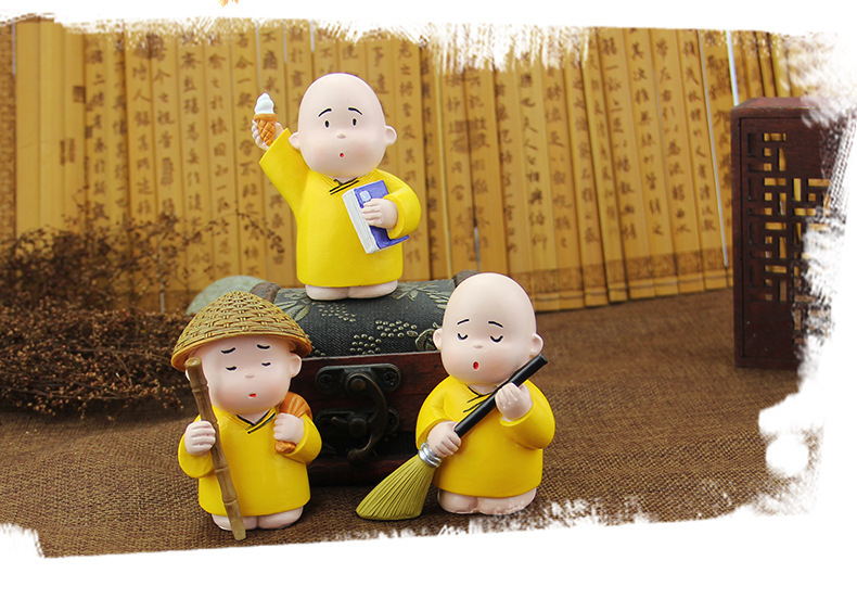 Creative Car Dashboard Little Monk Figurine Resin Craft Handmade Cute Car Interior Decoration