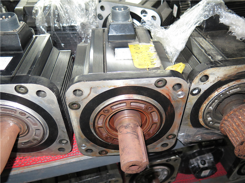 安川伺服电机 SGMG-44A2AB 保修6个月 台州信达 询价