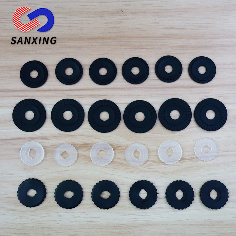 厂家直销 雨伞配件 香蕉小黑伞配件 硅胶带扣子 木耳花伞扣批发