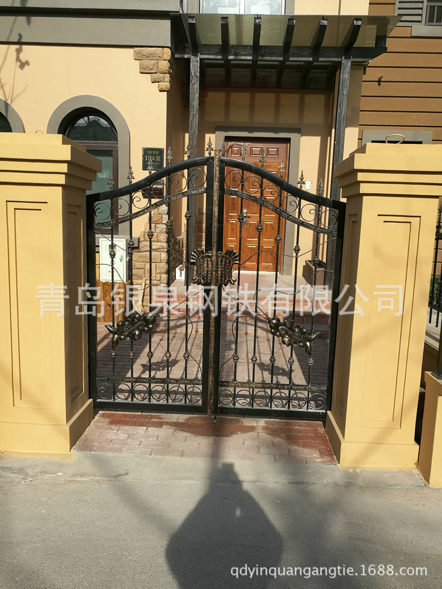 铁艺大门的门垛造型,铁艺门垛图片,铁艺大门柱子_大山谷图库
