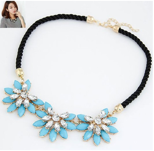 3562140394 787243202 Clavicle Chain Beach Vacation Wind Sun Flower Short Necklace Retro Three Flower Necklace Korean Wholesale