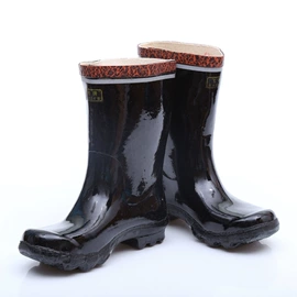 绝缘鞋;绝缘手套;防护靴