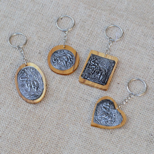 Thailand Solid Wood Tin Painting Keychain Hotel Room Card Hanging National Style Retro Creative Pendant Special Gift