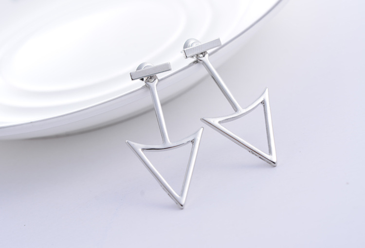 Silver pointed spike labret stud material detail