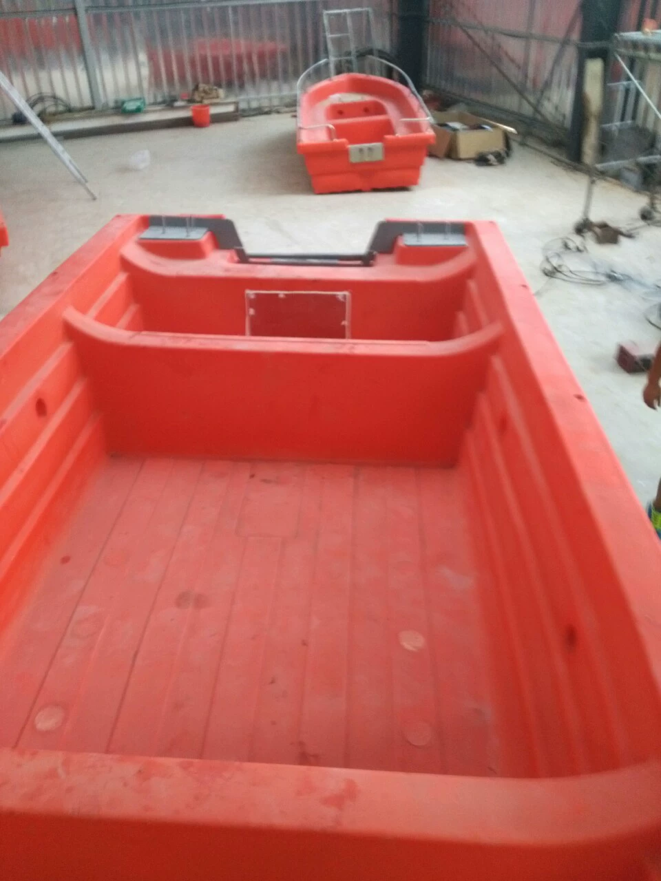 Профессиональная лодка из нейлоновой стали и пластика.