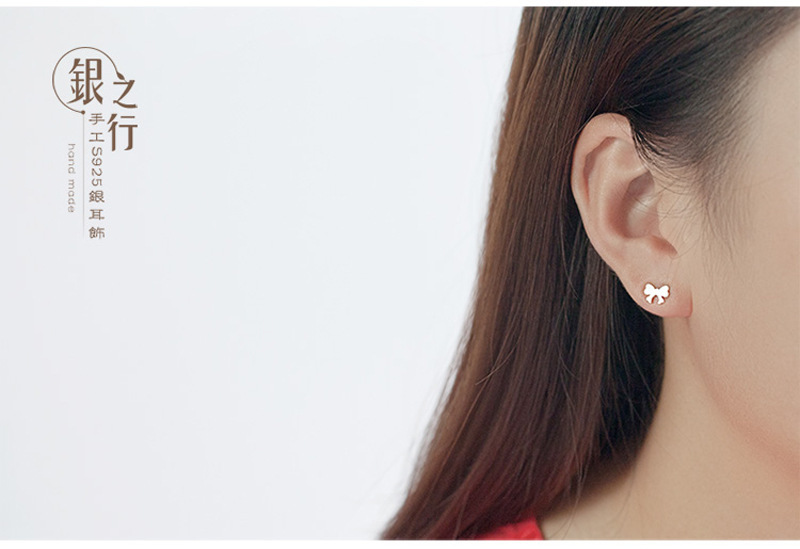 Korean Version Of The New Brushed Bow Earrings Copper Silver Plated Color Anti-allergic Simple Butterfly Ear display picture 4