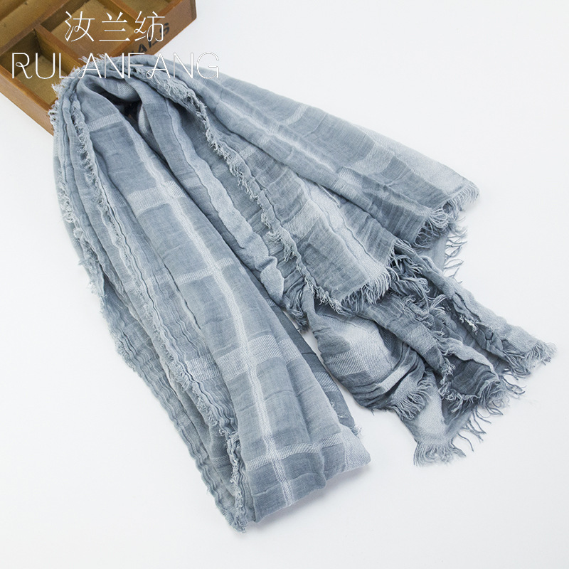 Demi-season scarf