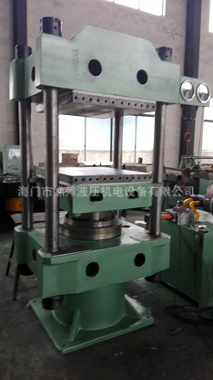 厂家提供 优质四柱橡胶硫化机  电 蒸汽 导热油加热