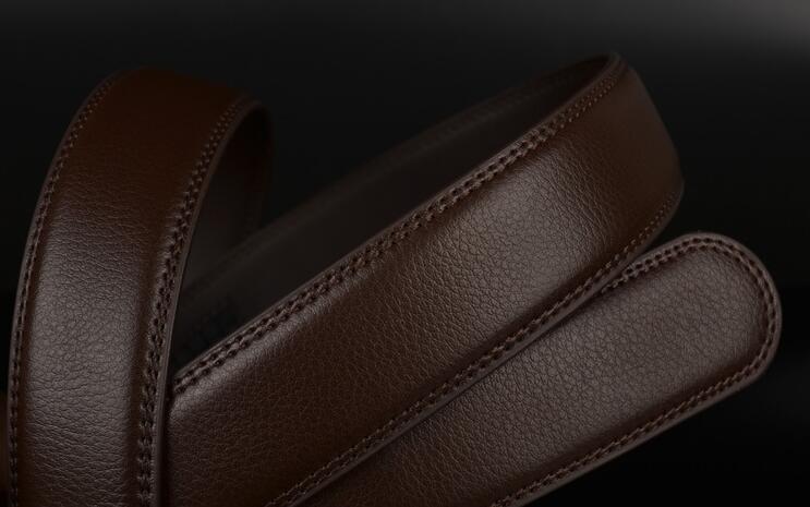 Cinto de pele para homem com fivela automática estilo moda_voghion.com