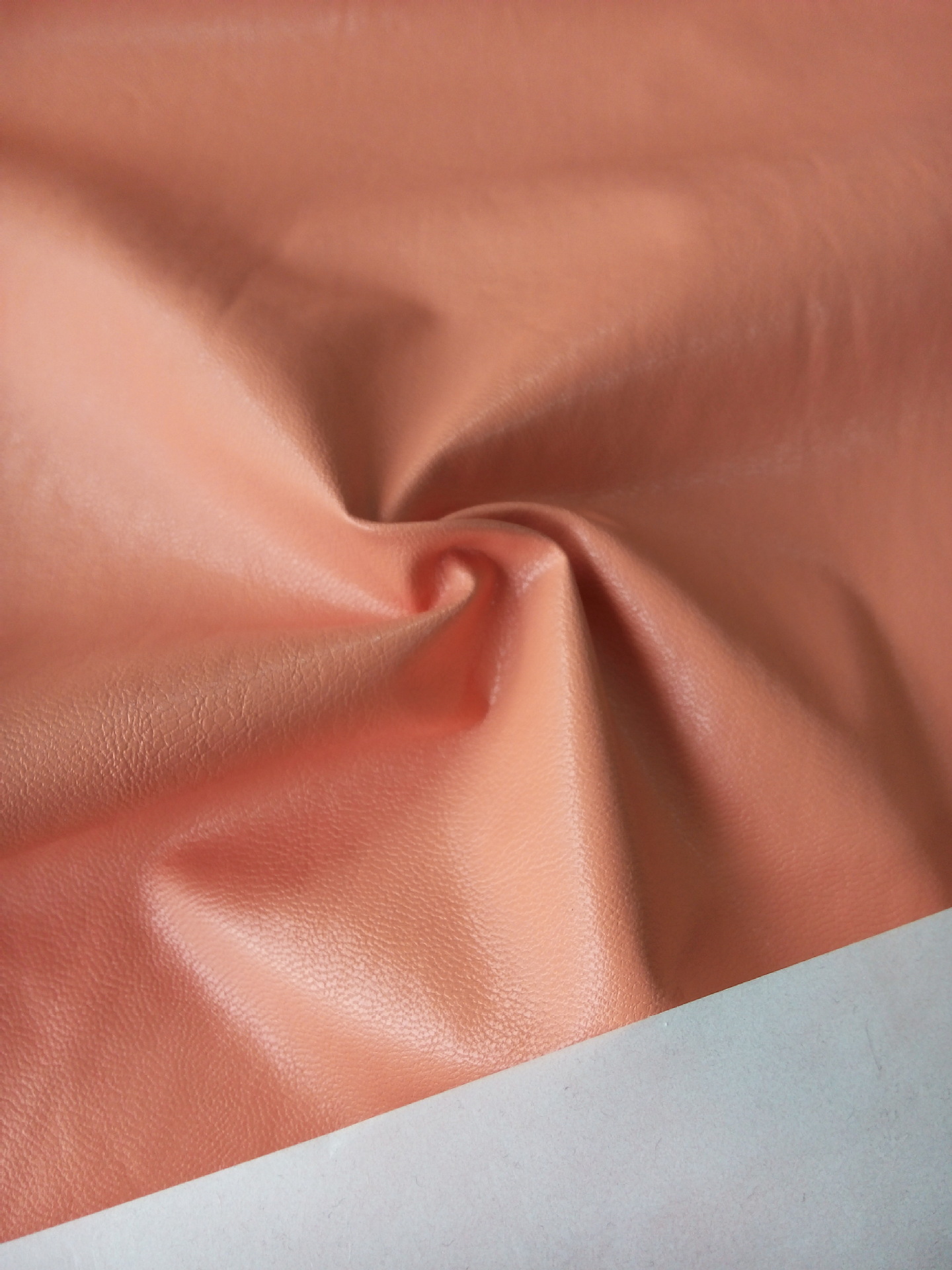 薄型人造革PU皮面料 服装合成革  PU皮辅料 环保品质