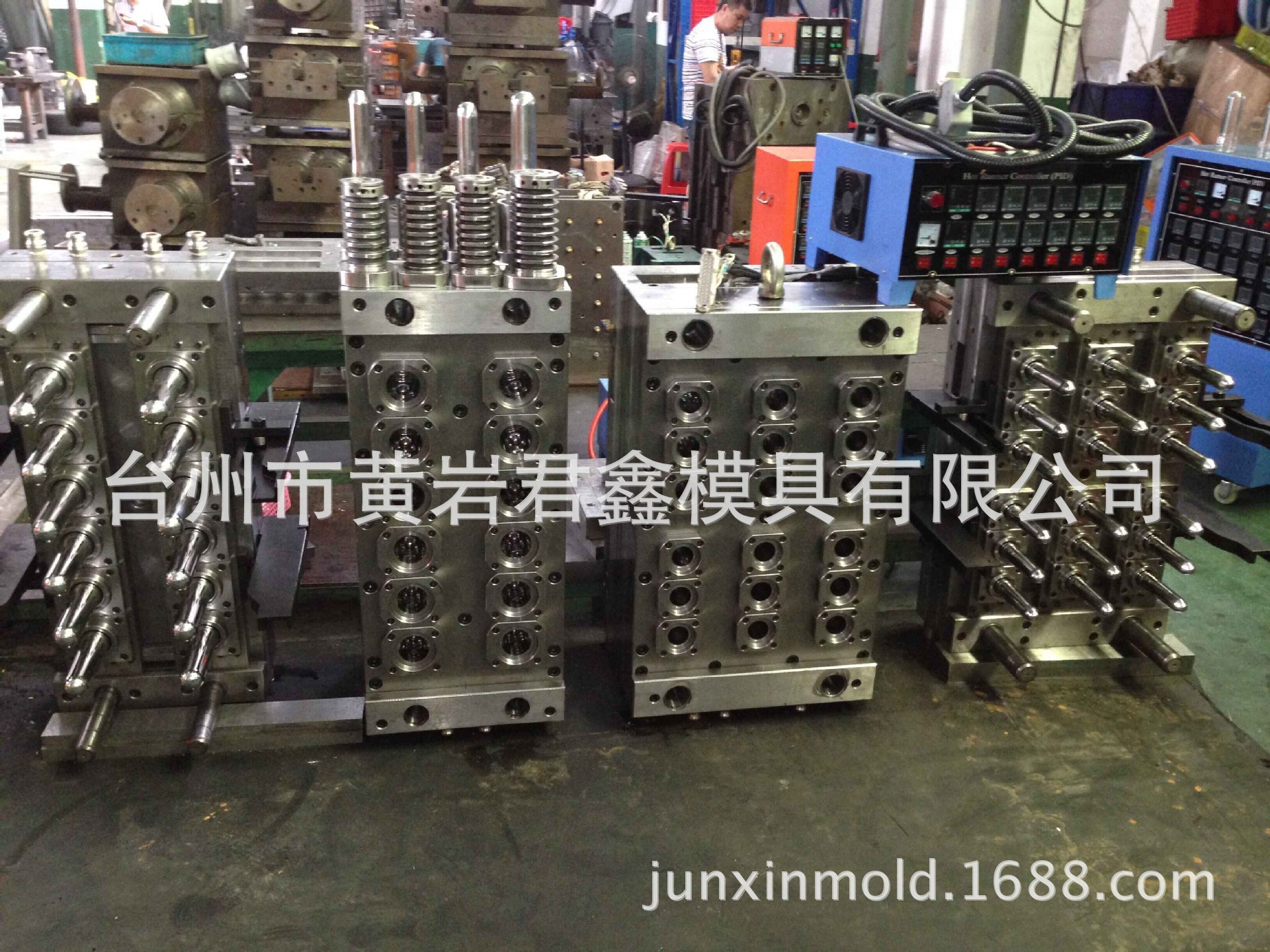 3182292738_1979481410