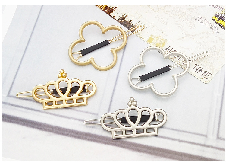 Korean Simple Alloy Crown Bow Hair Clip display picture 5