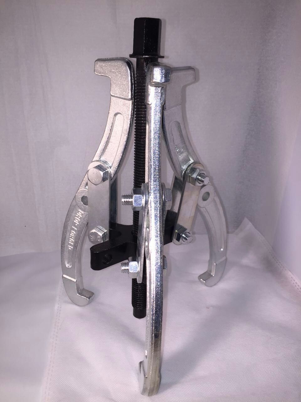 thumbnail image 2 of Extractor de 3 garras 100 mm., 2 of 4