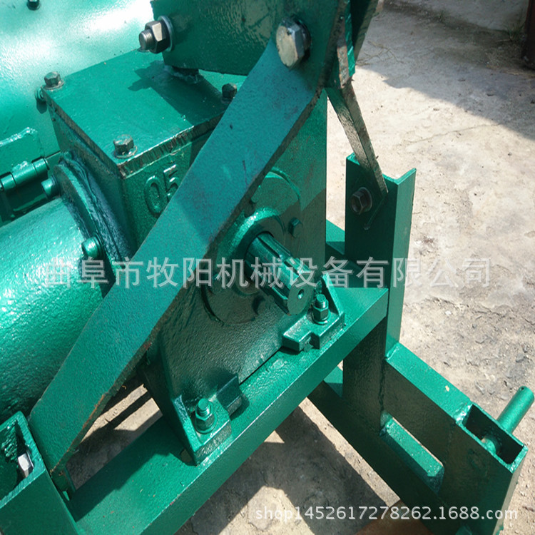 小型卧式饲料搅拌机设备