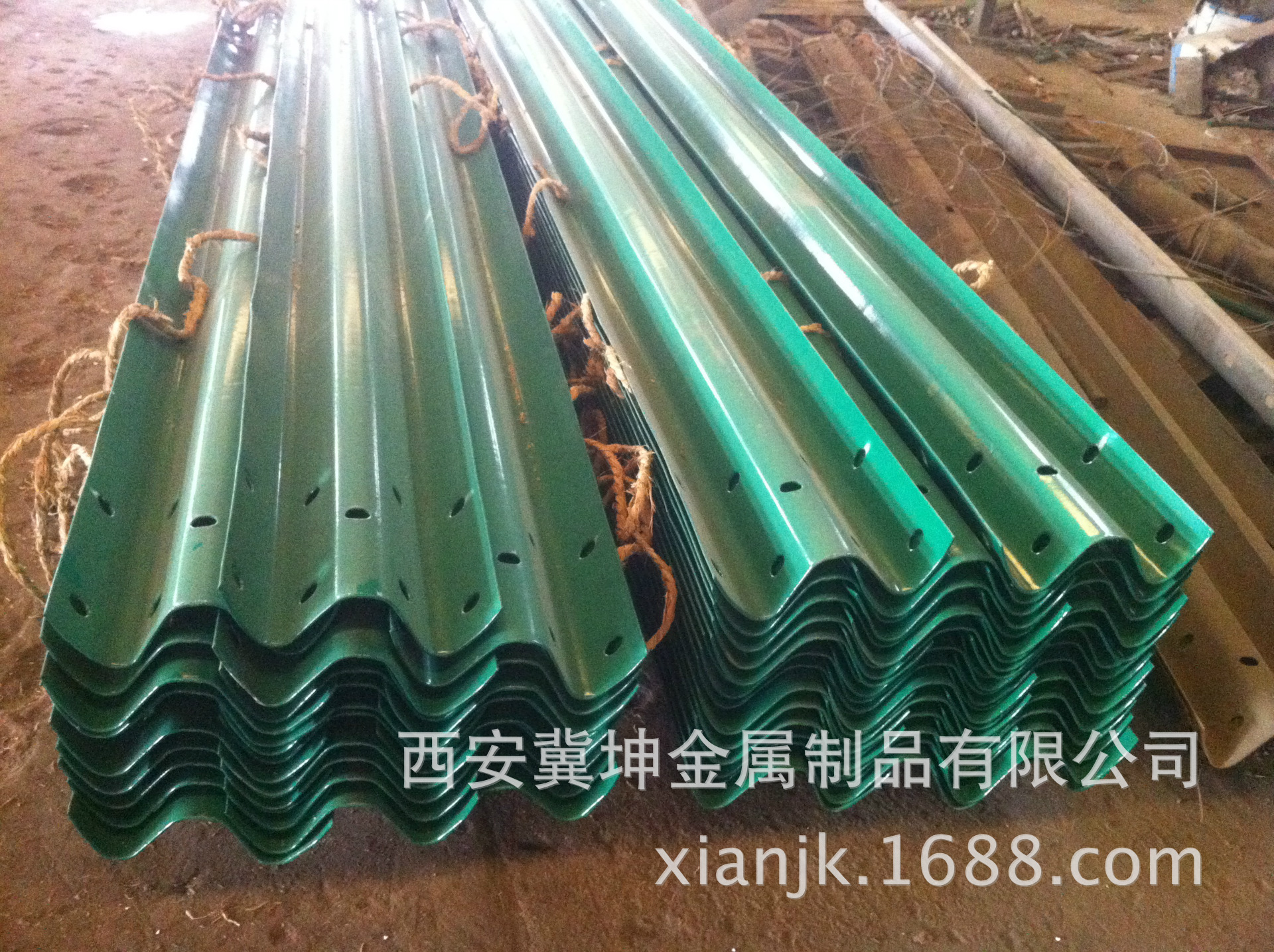 西安冀坤护栏板 厂家直供高速公路护栏板  波形护栏板