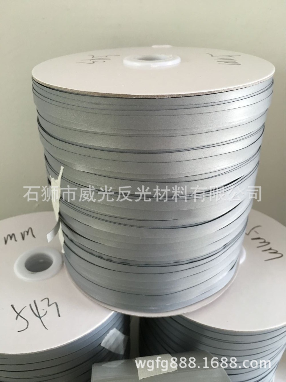 供应高亮反光热熔膜 亮银反光膜 可烫反光织带防水拉链上耐用