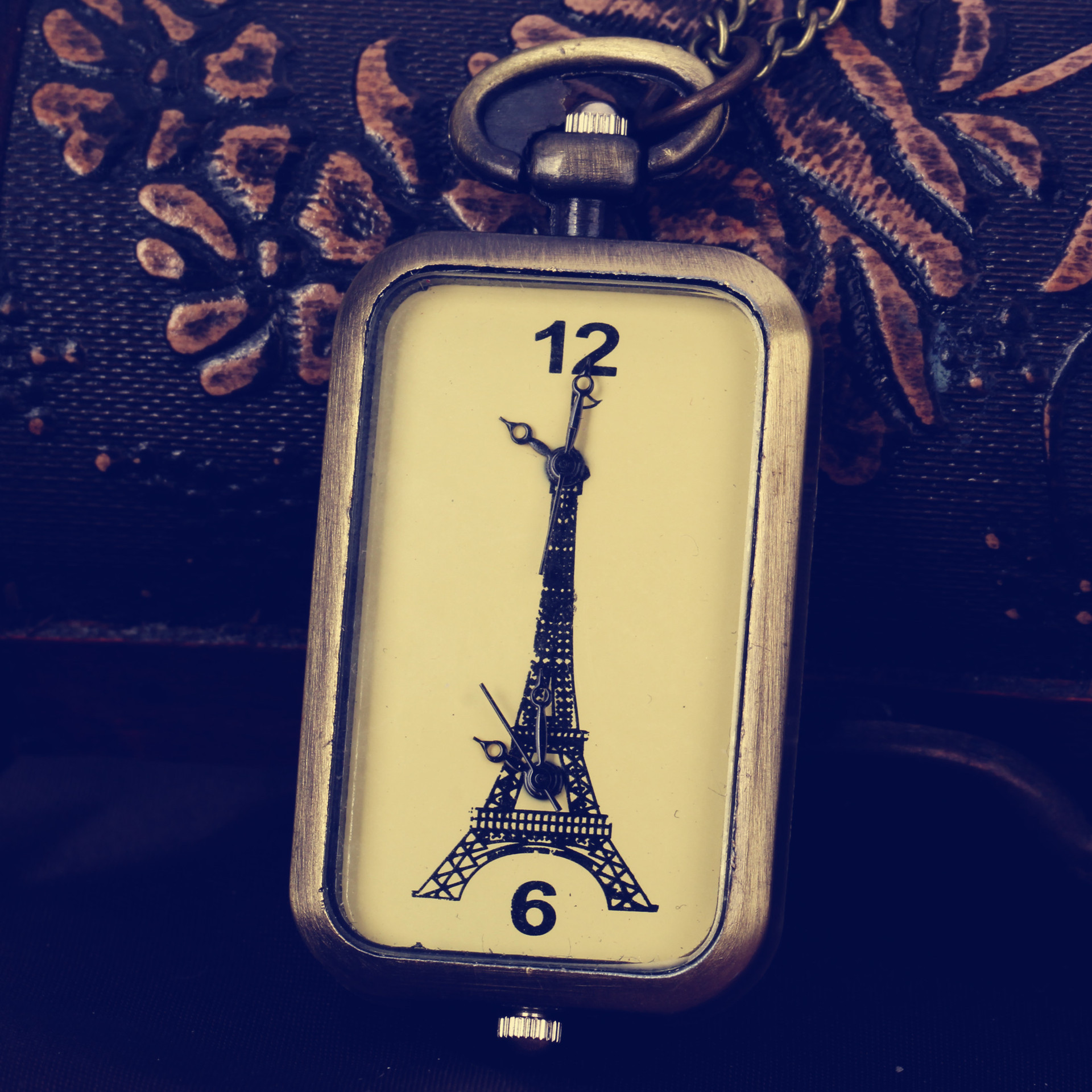 Retro single Shell Tower pocket watch foreign trade nostalgic necklace watch quartz long pocket watch a generation of hair