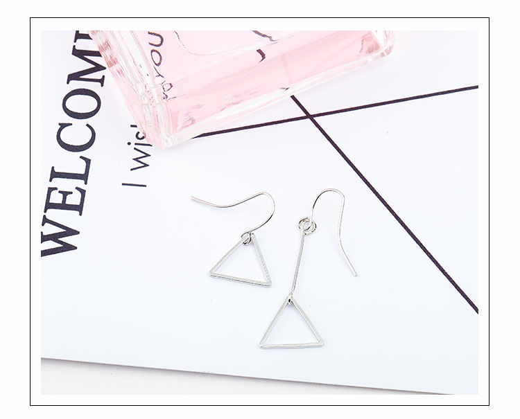 Japonais Et Coréen Minimaliste Géométrique Creux Cercle Triangle Asymétrique Boucles D'oreilles Boucles D'oreilles Femelle Triangle Longues Boucles D'oreilles display picture 2