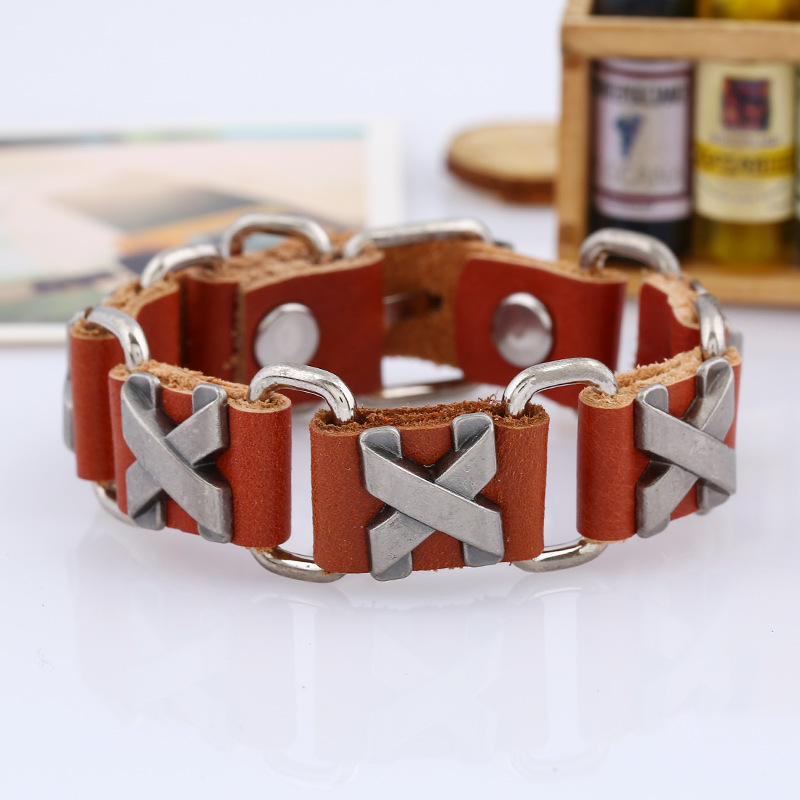 Fabricant Fournir En Gros Simple Coréenne Style X Nail Lien Bovins En Cuir Bracelet Réglable À La Mode Performance Hip Hop Bracelet display picture 2