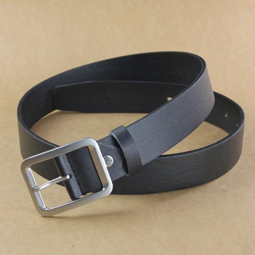 Design with 12 holes, 3.8 cm wide, for attaching 2006 character buttons to student green cowhide belts