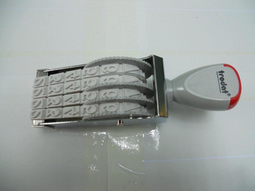 ��Ʒ׿��15124ӡ�� �ָ�12MM 4λ����ӡ�� Trodat �ɵ�������