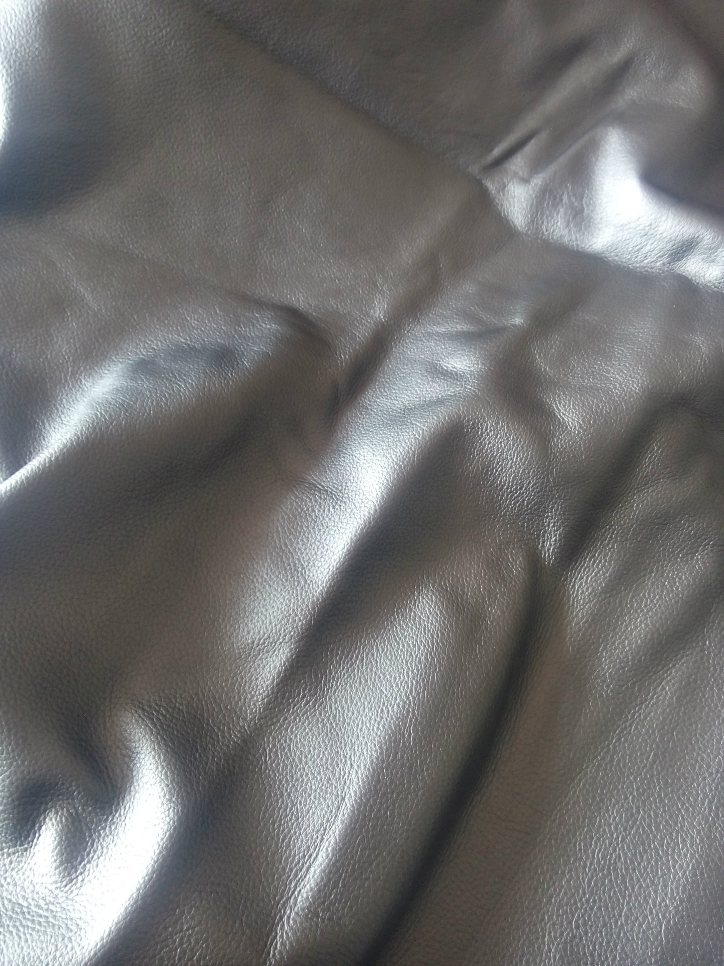 低价出售头层真皮 黑色自然摔纹牦牛皮