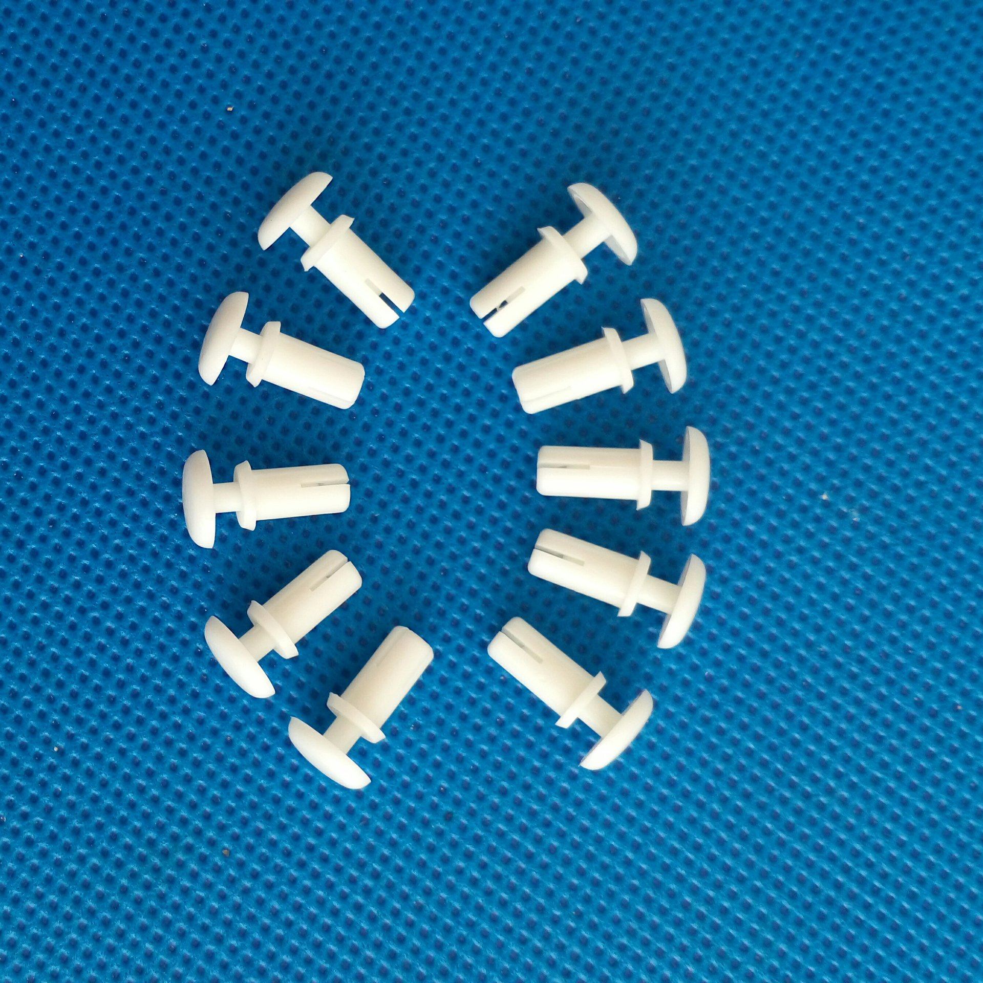 东莞厂家批发 白色尼龙按扣铆钉 塑胶R4080铆钉 尼龙膨胀铆钉