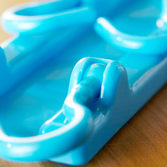 廚房櫥櫃頂棚無痕掛鈎廚具餐具收納粘鈎天花板吊櫃吊頂強力6連鈎