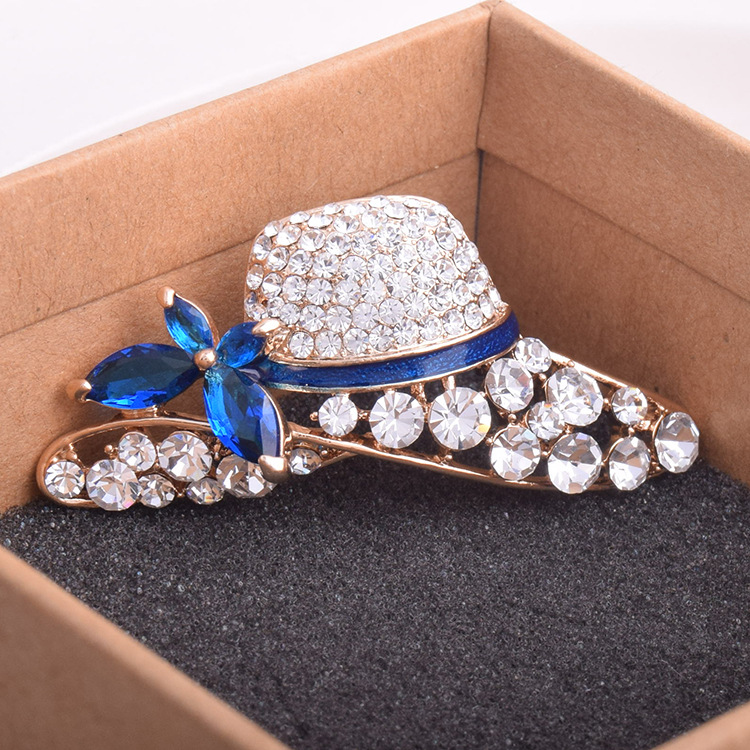 New Hat Crystal Brooch for Women Fashion Clothing Brooches Pins Creative Alloy Suit Corsage Pin 