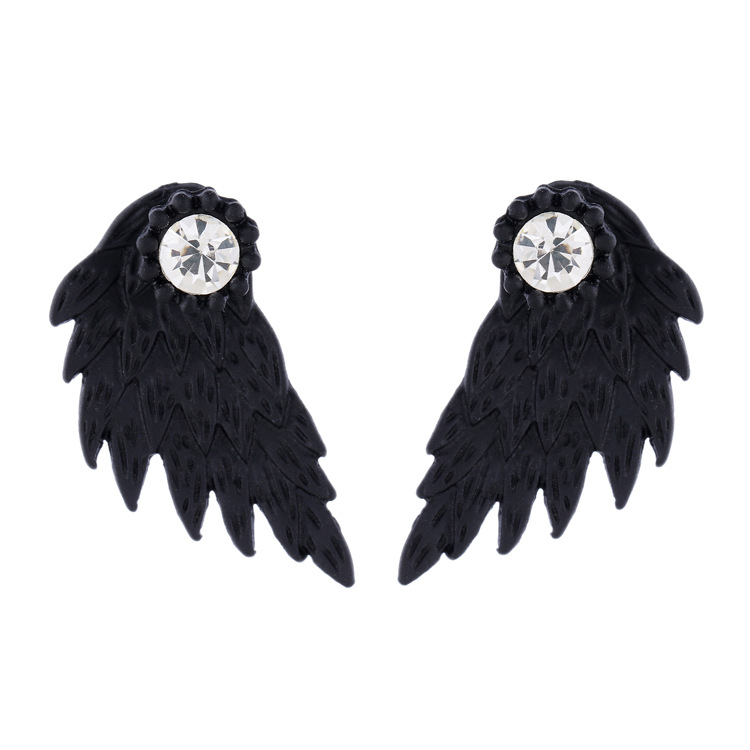 Silver pointed spike labret stud material detail