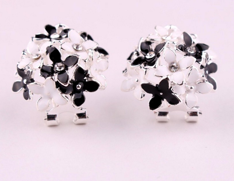 1 Pair Sweet Flower Enamel Plating Alloy Earrings display picture 4