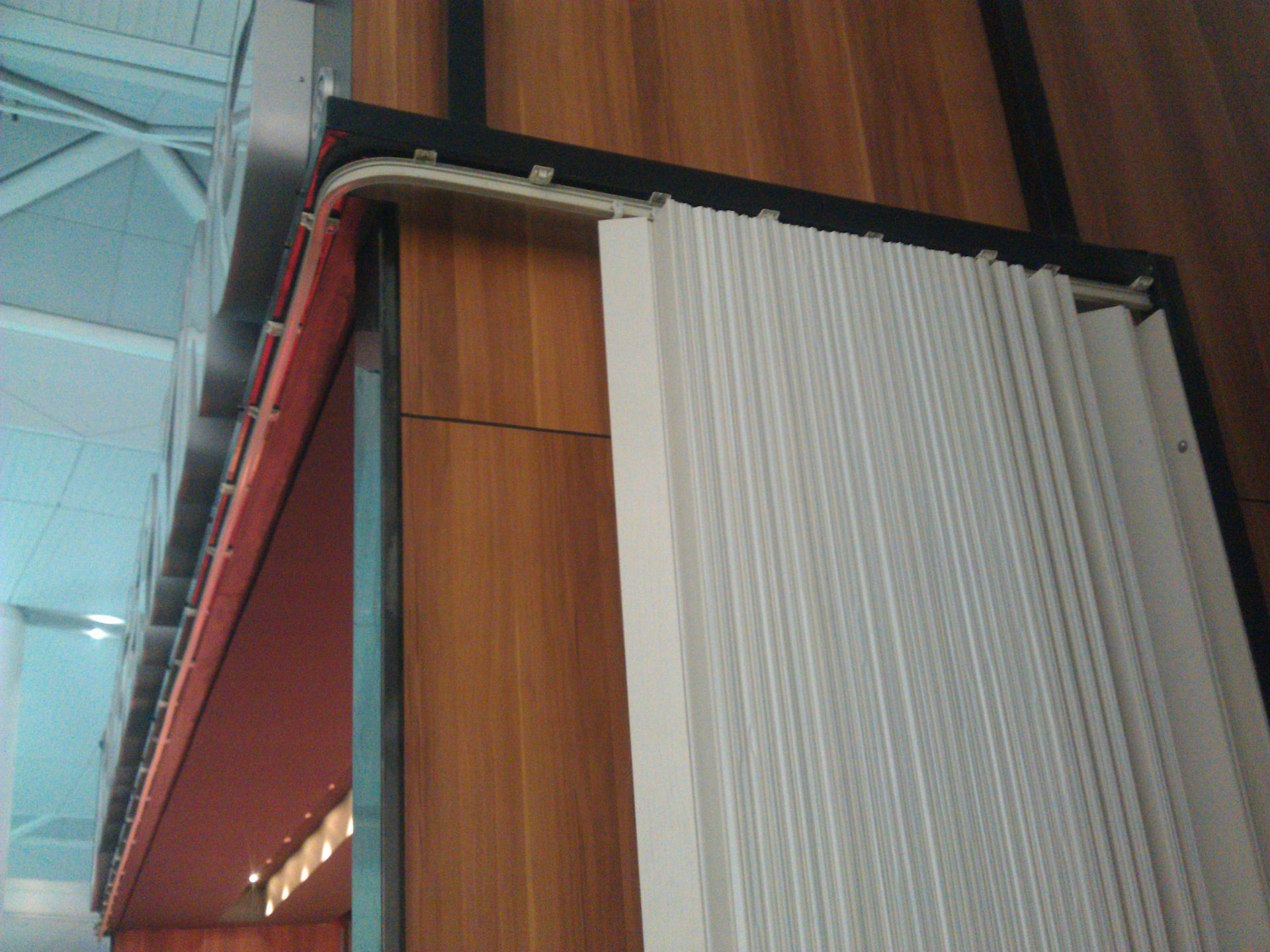批发供应：泰州PVC折叠门、塑料折叠隔断门，西安PVC折叠门，折叠门首选！
