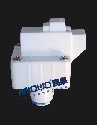 白色快接低压开关