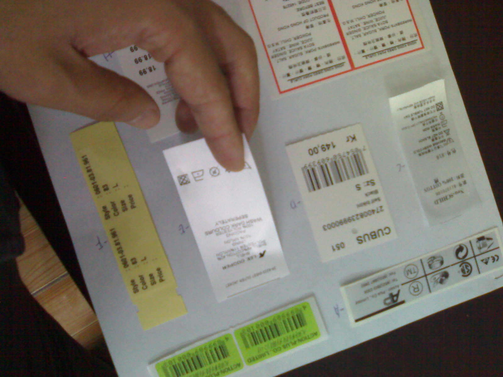 GS1-128CODEPVC tear-resistant double-sided printing double-sided code printing hang tag AVERY DENNISON set