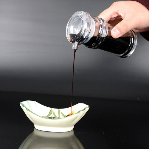 Factory wholesale acrylic seasoning bottle, kitchenware soy sauce and vinegar divider jug with lid, seasoning with cover and seal for home use