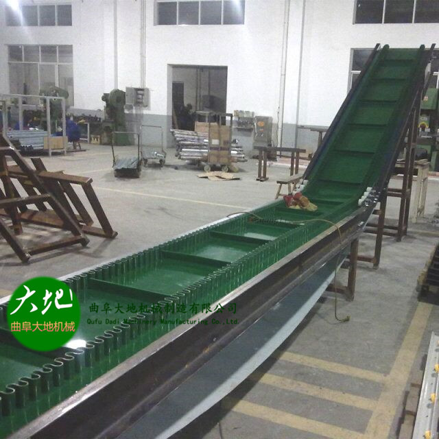 爬坡皮带输送机 裙边挡板爬坡机 大倾角皮带机 按需定制