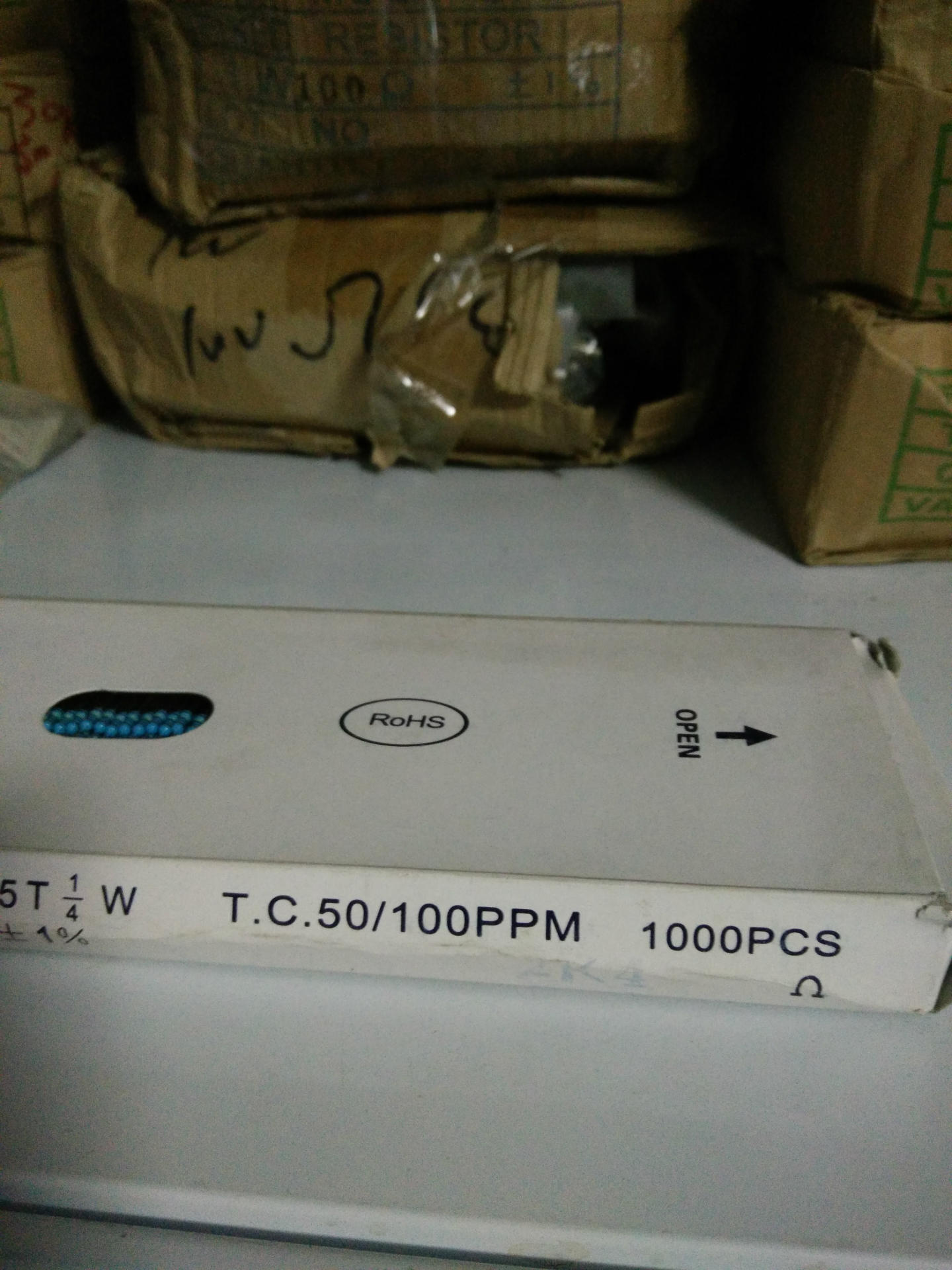 金属膜电阻1/4W 750Ω 编带CP线0.6 特价3.2元/K