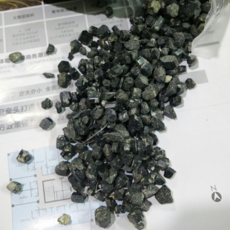 供应电气石，晶体电气石，电气石球