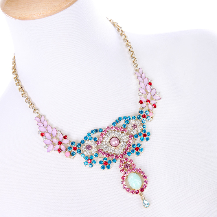 Harajuku Style Fashion Necklace Design Sense Hollow Flower Necklace Elegant Temperament Popular Ethnic Style Sweater Chain display picture 2