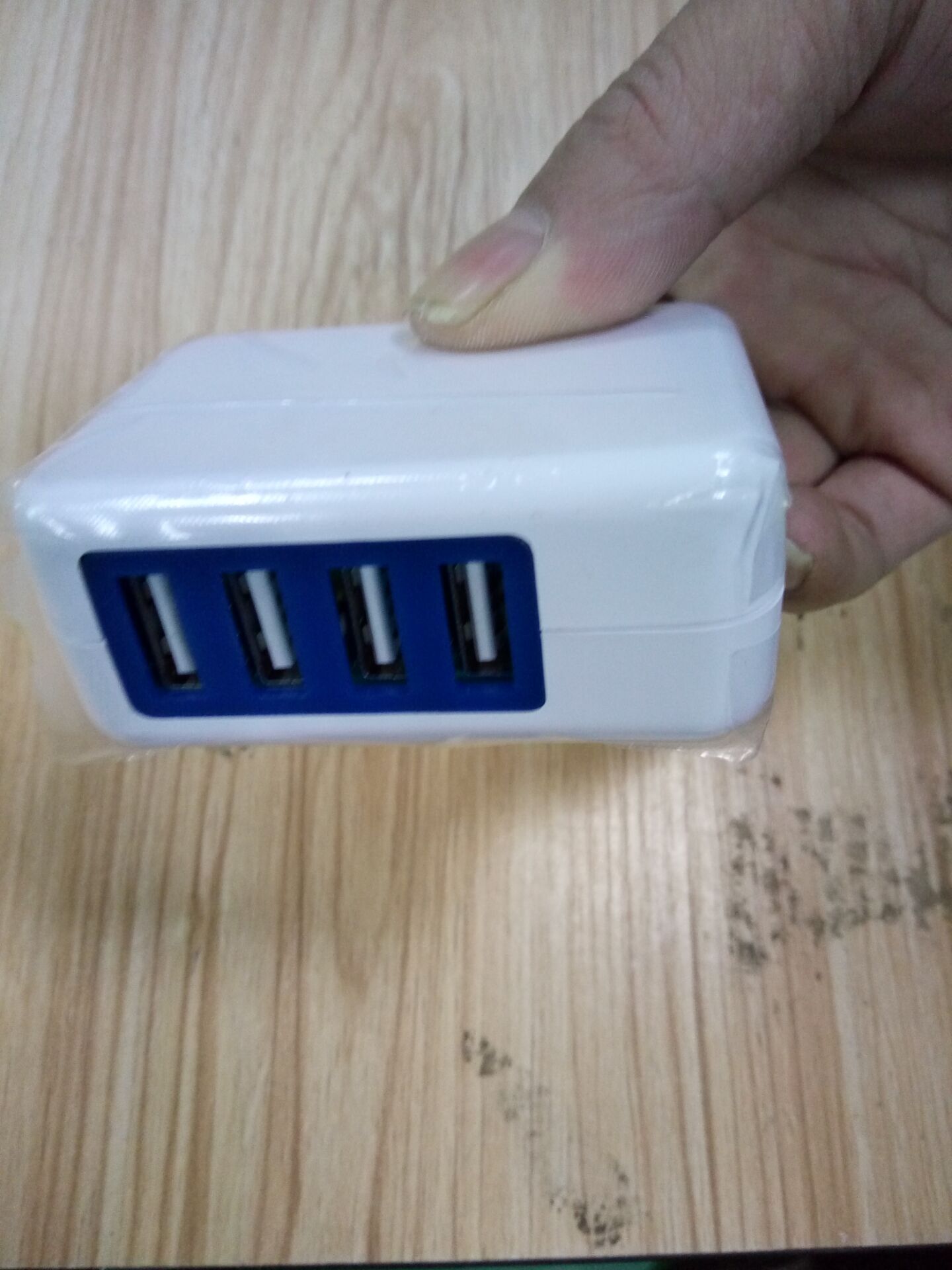 厂家直销美规FCC认证5V4A充电器4口USB