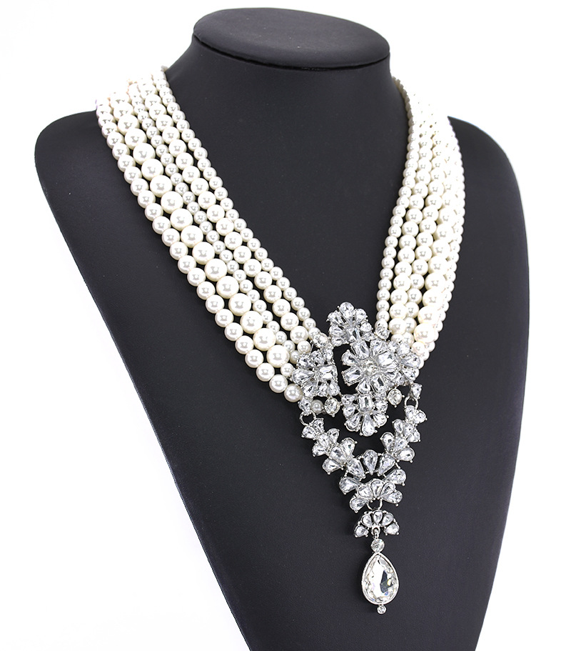 Exaggerated Luxurious Geometric Artificial Pearl Alloy Inlay Artificial Crystal Women's Necklace display picture 2