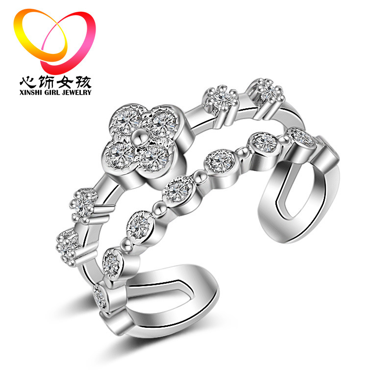 fashionable ring with zircon