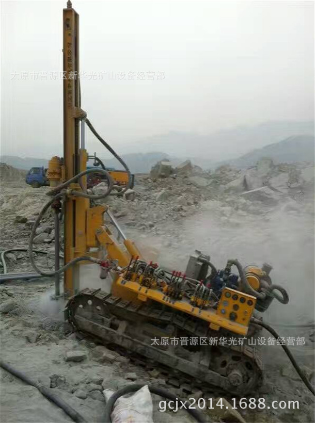 履带式潜孔钻车